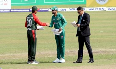 পাকিস্তানের বিপক্ষে প্রথম ওয়ানডেতেও টস জিতেছিল বাংলাদেশ।