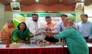চাঁপাইনবাবগঞ্জে বিনামূল‍্যে কৃষকের মাঝে বীজ ও সার বিতরণ