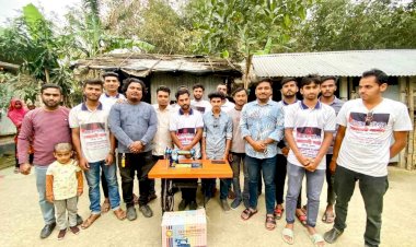 চৌগাছা উপজেলার সলুয়া গ্রামের এক বিধবা মহিলা কে সেলাই মেশিন প্রদান করল চৌগাছা পরিবার সেচ্ছাসেবী সংগঠন