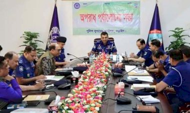 নড়াইল জেলা পুলিশের অপরাধ পর্যালোচনা সভায় বক্তব্যে  রাখছেন এসপি মেহেদী হাসান