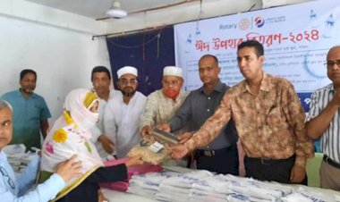 রোটারী ক্লাব অব পাবনার উদ্যোগে ঈদ উপহার বিতরণ