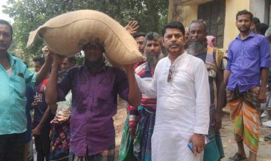 গলাচিপায় জাটকা ধরা রোধে জেলেদের মাঝে চাল বিতরণ