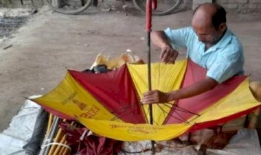 কষ্টের মধ্যে জীবন যাপন করছেন ছাতা মেরামত কারিগররা!
