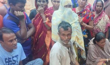 নওগাঁর মহাদেবপুরে নয়ন কুমার নামে এক শিক্ষার্থী বজ্রপাতে মৃত্যু অতঃপর বাবা আহত