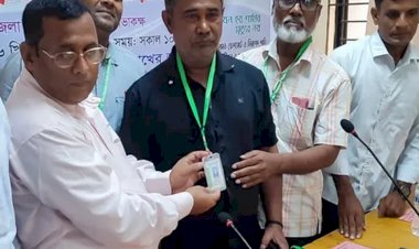 নিরাপদ সড়ক চাই শিবপুর উপজেলা শাখা কমিটির আইডি কার্ড বিতরণ অনুষ্ঠিত