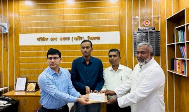 সিরাজগঞ্জে সরকারি যাকাত ফান্ডে হাজী আব্দুস সাত্তার'র দশ লাখ টাকার চেক প্রদান
