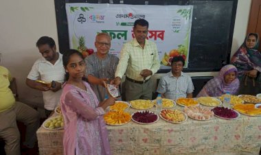 সিরাজগঞ্জে বন্ধুসভার বর্ণিল ফল উৎসব: দেশি ফলের পুষ্টিগুণ আলোচনা সভা ও বৃত্তি প্রাপ্ত সম্মাননা স্মারক প্রদান