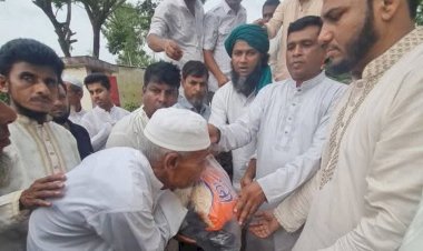 চট্টগ্রামে বন্যার্ত ৪শত পরিবারের মধ্যে পেশাজীবী দলের খাদ্যসামগ্রী বিতরণ