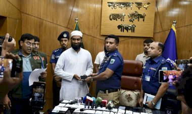 পাবনায় উদ্ধারকৃত ৫৪টি মোবাইল ফোন ফেরত পেলেন প্রকৃত মালিকেরা