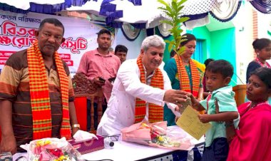 কাঁথার আয়েই আলোর পথ: শিশু প্রভাত বিদ্যানিকেতনে ফল প্রকাশ ও বৃক্ষরোপণে উৎসবের আমেজ