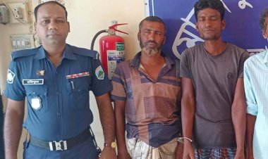 রাজশাহী মোহনপুরে ৫০ লিটার চোলাই মদসহ আটক ২, অটোভ্যান জব্দ; পলাতক ১