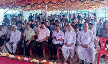 নওগাঁর মহাদেবপুর উপজেলা ১০ নং ভীমপুর মড়াপকরা ২০০ বছরের শ্মশান নিয়ে দুই পক্ষের বিরোধ, সৎকারে বাধা দেওয়ায় বিক্ষোভ