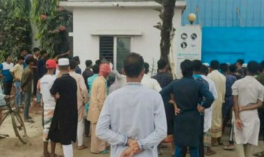 নওগাঁ মহাদেবপুরে সরস্বতীপুর এসিআই রাইস মিলের বেপরোয়া ট্রাক পার্কিং কর্মকাণ্ডের কারনে ঝুঁকিতে সাধারণ মানুষ