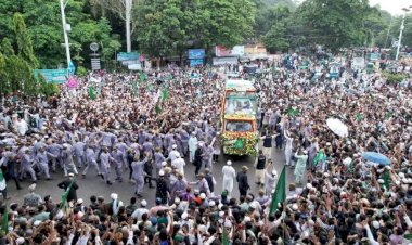 সিএমপি'র সার্বিক নিরাপত্তায় যথাযথ ধর্মীয় ও ভাবগাম্ভীর্যের সাথে উদযাপিত হলো জশনে জুলুস ঈদ-ই-মিলাদুন্নবী (সা.)