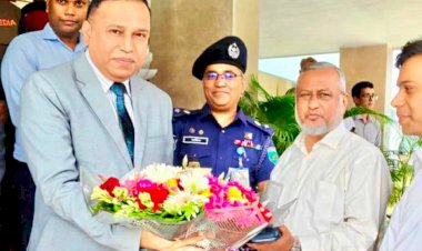 নওগাঁয় দুদক চেয়ারম্যান ও সাবেক বিচারপতি আসাদুজ্জামান, শুভেচ্ছা জানালেন জেলা প্রশাসন ও পুলিশ সুপার