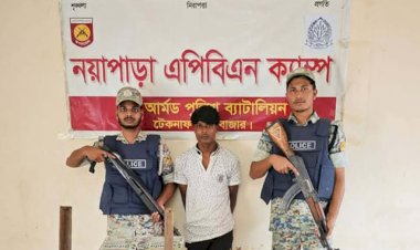 নয়াপাড়া ক্যাম্পে চোরচক্রের সদস্য আটক, উদ্ধার সোলার সামগ্রী