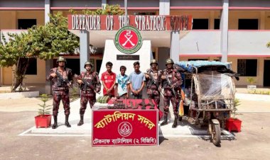 টেকনাফে বিজিবির অভিযানে অস্ত্র-গুলিসহ তিন রোহিঙ্গা আটক