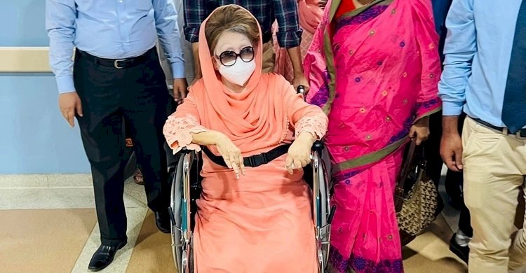 বিএনপি চেয়ারপারসন খালেদা জিয়ার পরিপাকতন্ত্রের রক্তক্ষরণ বন্ধে তাকে বিদেশে নেওয়া অতি জরুরি বলে জানিয়েছেন দলটির মহাসচিব মির্জা ফখরুল ইসলাম আলমগীর।