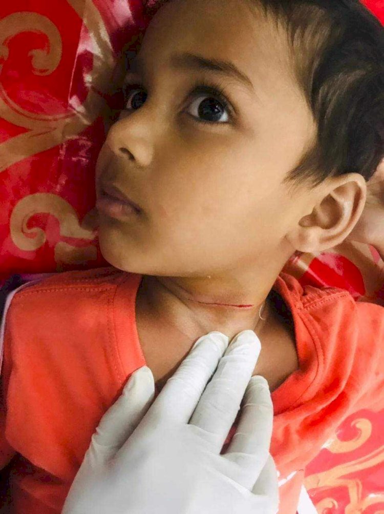 শ্রীপুরে বাবা- মায়ের সাথে ঘুমিয়ে থাকা শিশু কে' গলা কেটে হত্যা করার চেষ্টা!