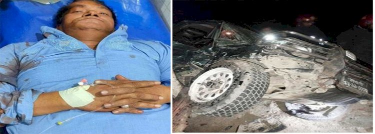 নওগাঁর মহাদেবপুর উপজেলার চেয়ারম্যানের গাড়িতে ট্রাকের  ধাক্কা, পিতা ও পুত্রসহ  ৫ জন আহত