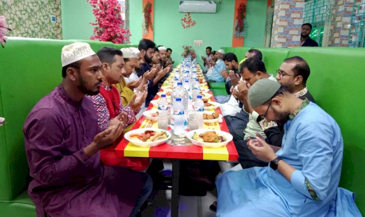 মনোহরদীতে বীর আহম্মদপুর গ্রাম উন্নয়ন পরিষদ ও সিঙ্গাপুর প্রবাসীর উদ্যোগে ইফতার মাহফিল অনুুষ্ঠিত