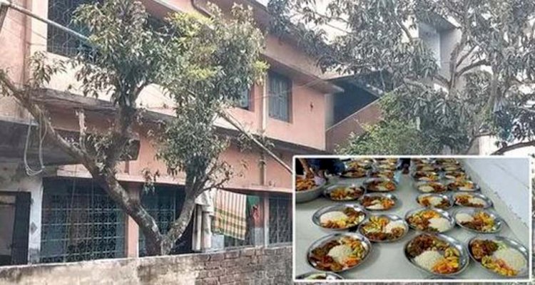 নড়াইলে বেশ কয়েকটি শিক্ষা প্রতিষ্ঠানের  মেসের স্টুডেন্টরা ইফতারি করেন মসজিদে