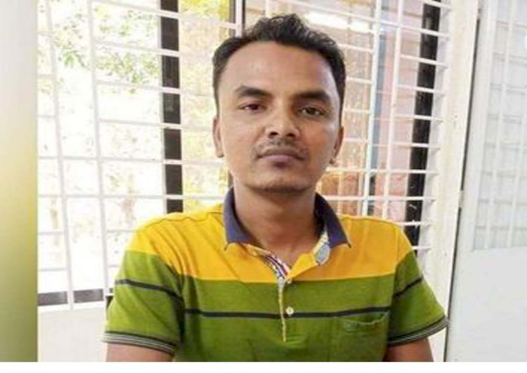 নওগাঁ টাকা ছাড়া কাজ করেন না ভূমি কর্মকর্তা গোলাম কিবরিয়া অতঃপর অভিযোগ সেবাপ্রার্থীদের
