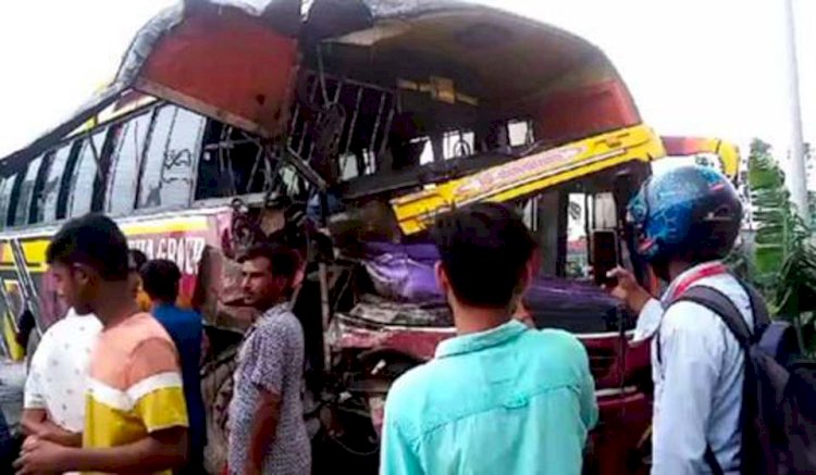 বেলাবতে  দুই বাসের মুখোমুখি সংঘর্ষ আহত ৩০