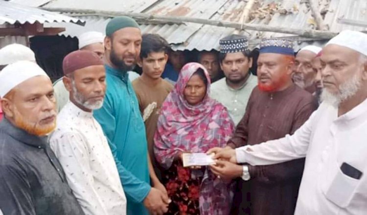 নওগাঁর মান্দায় নিহত বিএনপিকর্মীর রমজান আলীর  পরিবারকে জামায়াতের পক্ষ থেকে অনুদান প্রদান