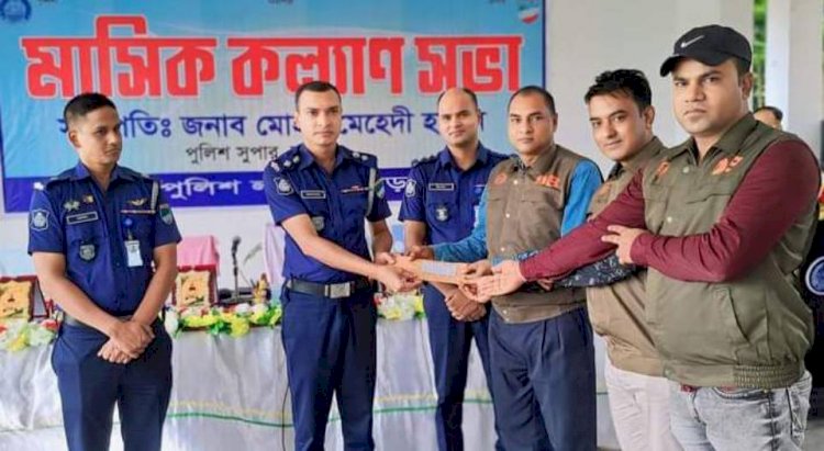 নড়াইলে ভালো কাজের স্বীকৃতি স্বরূপ পুরস্কার গ্রহণ