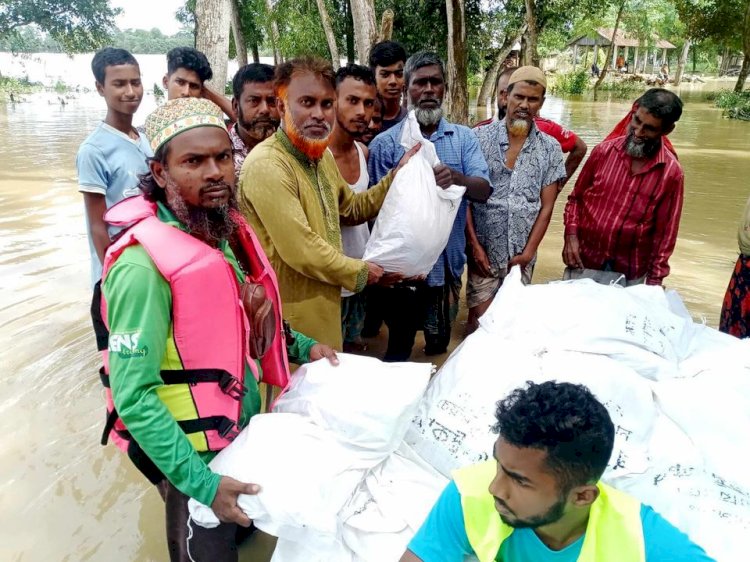 বুড়িচংয়ে বন্যা কবলিত দুই শতাধিক পরিবারের মাঝে জিকরুল্লাহ ইসলামীয়া যুব কমিটির ত্রাণ বিতরণ
