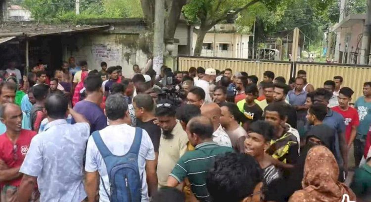 নওগাঁয় বিদ্যুৎস্পৃষ্টহয়ে তাওহিদ নামে নামে এক শিশু মৃত্যু হওয়ায় বিদ্যুৎ অফিস ঘেরাও বিক্ষোভ মিছিল
