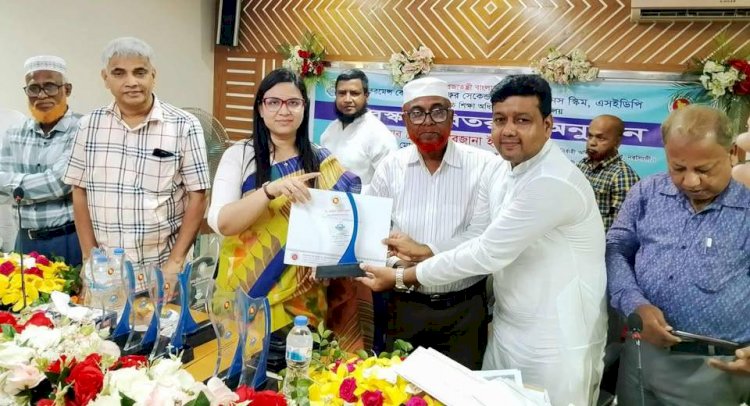 নরসিংদীর শিবপুরে পারফরমেন্স বেজড গ্র্যান্টস পুরস্কার বিতরণী অনুষ্ঠান ৩৪ কৃতি শিক্ষার্থী পেলো সম্মাননা