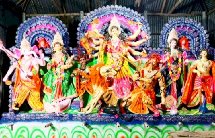 রংতুলির শেষ টান পড়ছে দেবী দূর্গা সহ সকল প্রতিমায়