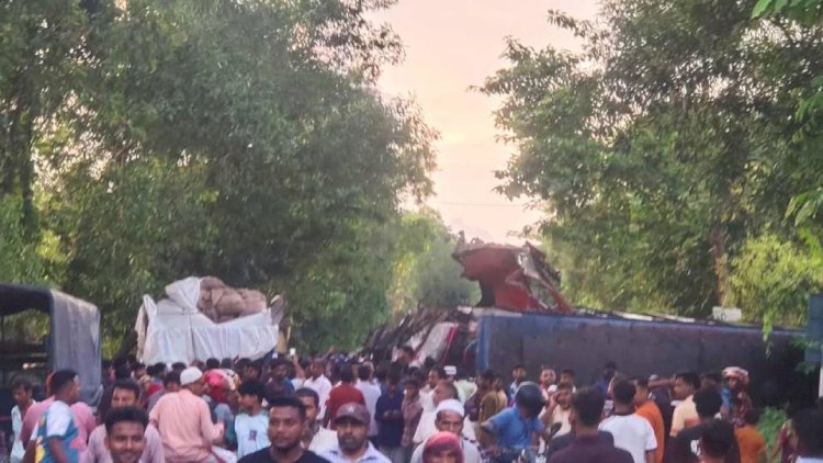 রাজশাহী পবায় বাস-ট্রাকের মুখোমুখি সংঘর্ষে  আহত ৫ নিহত ১,
