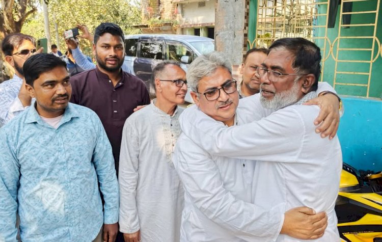 রাজশাহীতে ভোটের লড়াই পেরিয়ে সৌজন্যের রাজনীতি: রাজশাহী-৩ আসনে বিএনপি–জামায়াত প্রার্থীর শুভেচ্ছা বিনিময়