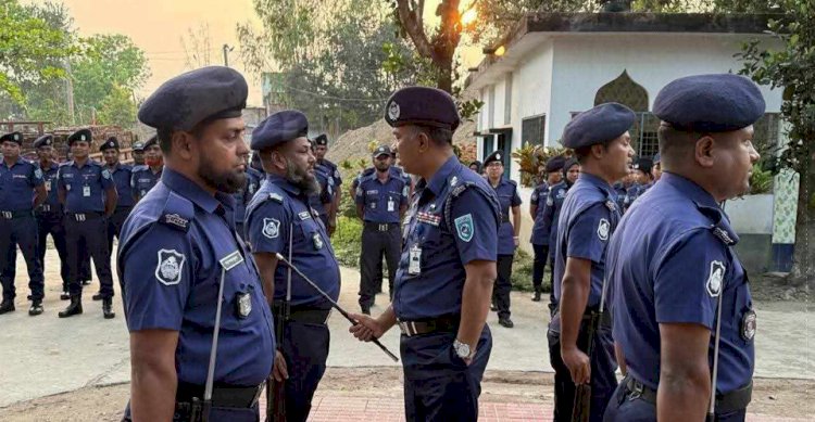 পুলিশ সুপার, দিনাজপুর মহোদয়”চিরিরবন্দর থানা পরিদর্শন করেন