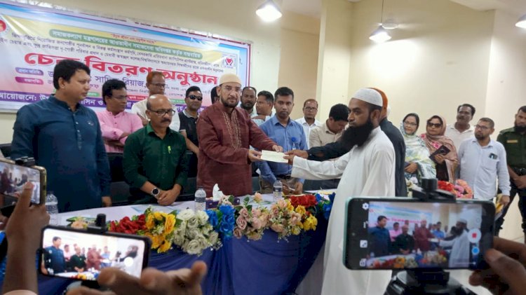 বোচাগঞ্জে উৎসবমুখর পরিবেশে সরকারি চেক, হুইলচেয়ার ও পুনর্বাসনের সামগ্রী বিতরণ