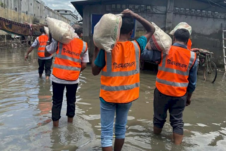 চট্টগ্রামে বন্যাদুর্গত মানুষের পাশে টিএমএসএস, ক্ষতিগ্রস্ত পরিবারের মাঝে খাদ্যসামগ্রী বিতরণ