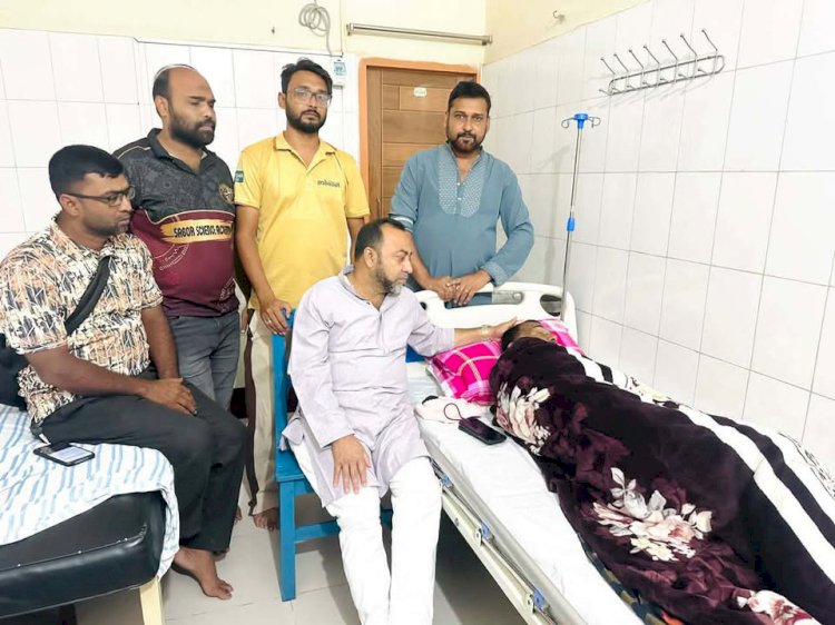 রাজশাহী প্রেসক্লাব সভাপতিকে হাসপাতালে দেখতে সাংবাদিকদের ভিড়