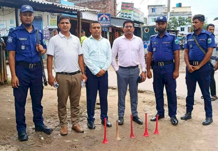 নওগাঁর হাঁপানিয়া বাজারে শব্দদূষণ বিরোধী অভিযান চালিয়ে ৩ চালককে পাঁচ হাজার টাকা জরিমানা