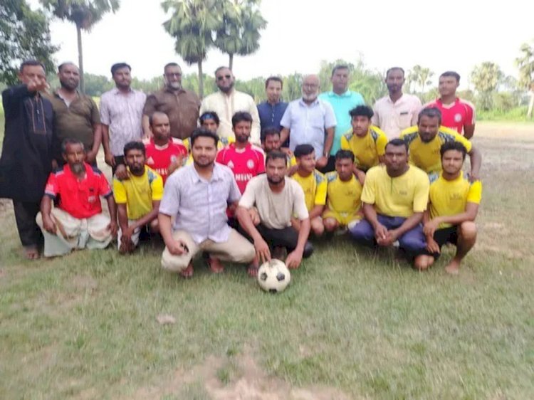 নওগাঁর মহাদেবপুর চৌমাশিয়া কৃষক দলের আয়োজনে শহীদ জিয়া ফুটবল টুর্নামেন্ট এর  শুভ উদ্বোধন