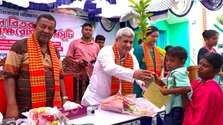 কাঁথার আয়েই আলোর পথ: শিশু প্রভাত বিদ্যানিকেতনে ফল প্রকাশ ও বৃক্ষরোপণে উৎসবের আমেজ