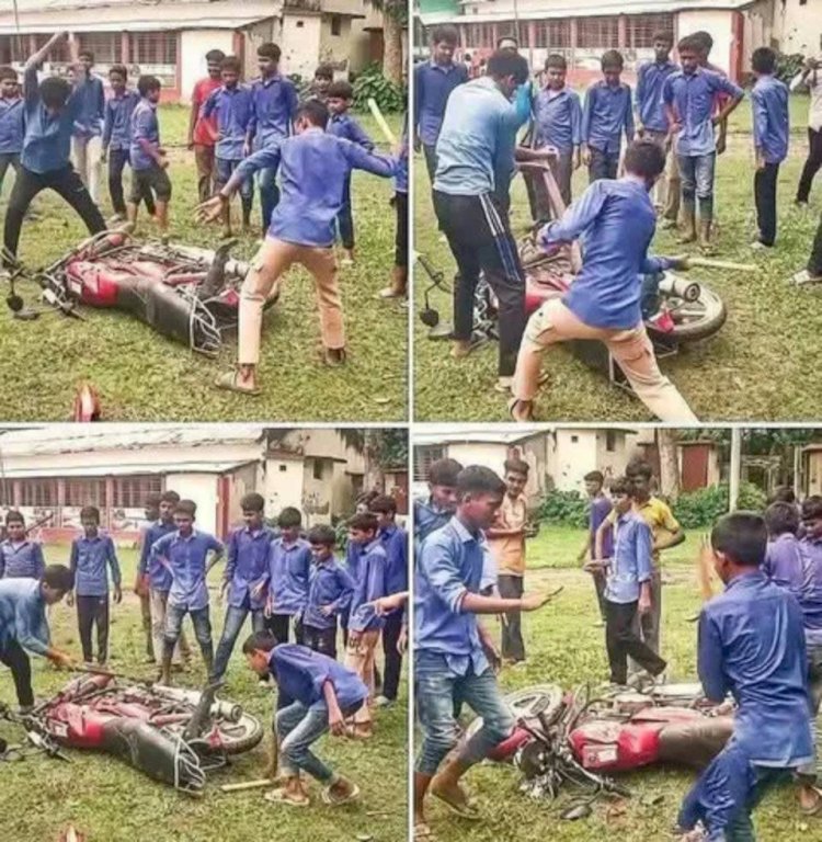 নওগাঁর মান্দা বিলবয়রা গজেশিয়া উচ্চবিদ্যালয়ে শিক্ষার্থীদের বিক্ষোভে অবরুদ্ধ প্রধান শিক্ষক, মোটরসাইকেলে আগুন