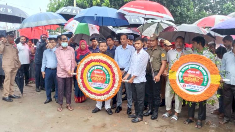 সিরাজগঞ্জে জুলাই গণঅভ্যুত্থান দিবস-২০২৬ উপলক্ষে  জেলা প্রশাসনের উদ্যোগে পুষ্পস্তবক অর্পণ ও দোয়া মাহফিল অনুষ্ঠিত
