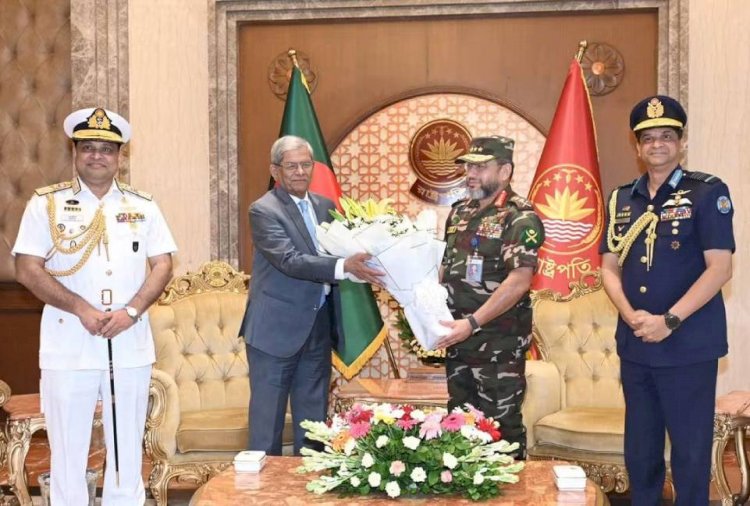 মহামান্য রাষ্ট্রপতির সঙ্গে তিন বাহিনী প্রধানের সৌজন্য সাক্ষাৎ