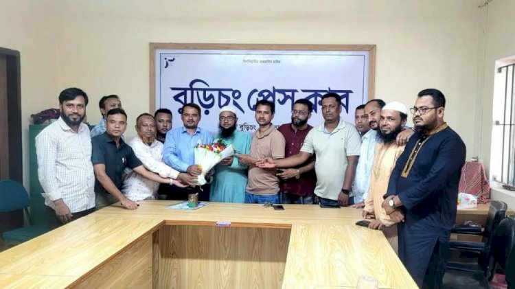 বুড়িচং প্রেসক্লাবের নবগঠিত কমিটিকে শিক্ষকদের ফুলেল শুভেচ্ছা