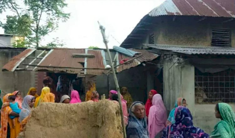 নওগাঁর মহাদেবপুর উপজেলার চাঁন্দাস ইউনিয়ানে চাকলা গ্রামে দূঃধর্ষ ডাকাতি, স্বর্ণলঙ্কার-নগদ অর্থ লুট; আহত গৃহকর্তা হাসপাতালে