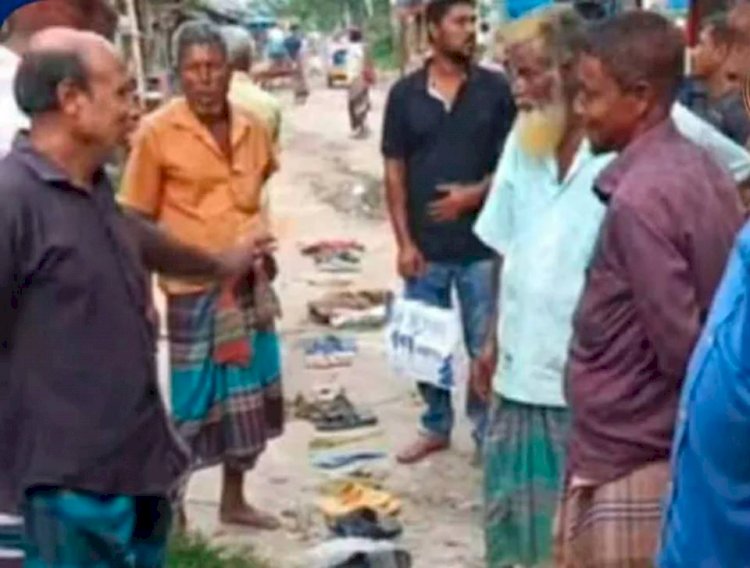 নওগাঁর মহাদেবপুর উপজেলায় সারের জন্য ঘণ্টার পর ঘণ্টা অপেক্ষা,জুতা দিয়েই লাইনের ‘সিরিয়াল’ কৃষক