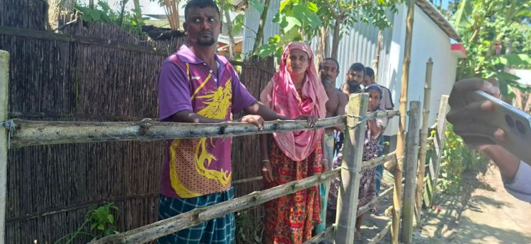 পল্লী বিদ্যুতের খুঁটি বসানো নিয়ে বিরোধ রাজবাড়ীতে বাড়ীর প্রবেশপথে বাঁশের বেড়া হাটুপানি দিয়ে ৪টি পরিবারের চলাচল
